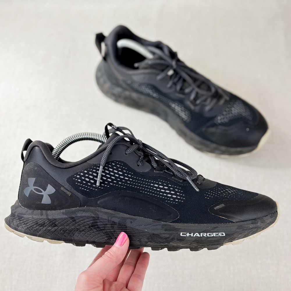 EUC Under Armour Men Sz 9 Black Grey Charged Bandit Trail Runner Running Shoes